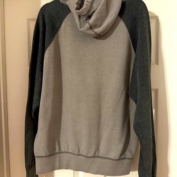 Wisconsin Badgers Vintage Style Distressed Hoodie Men’s Size Medium - Picture 3 of 5